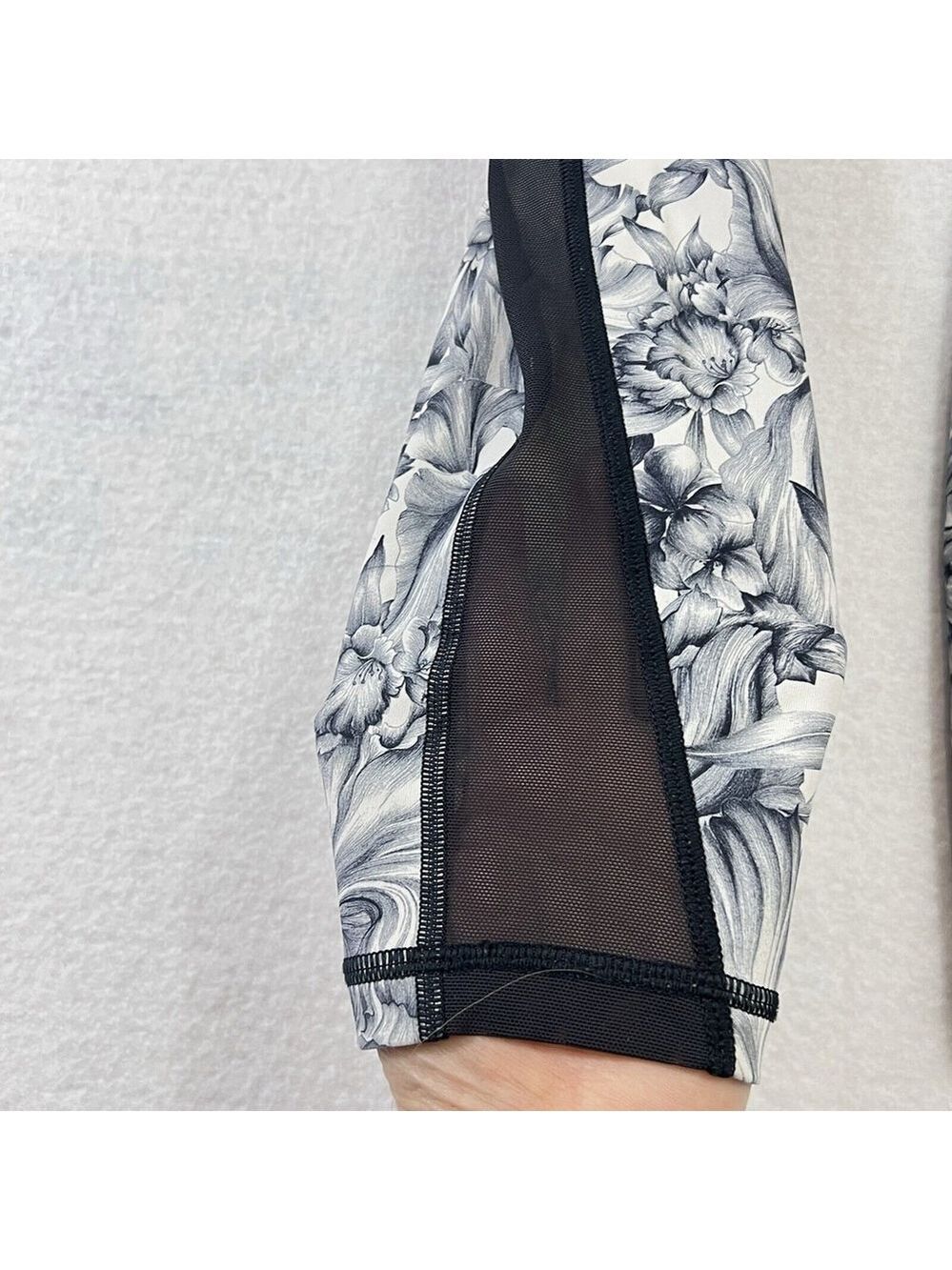 Lululemon Leggings Sz 6 Train Times 7/8 Pant Light Garden White Black Floral - Picture 10 of 13